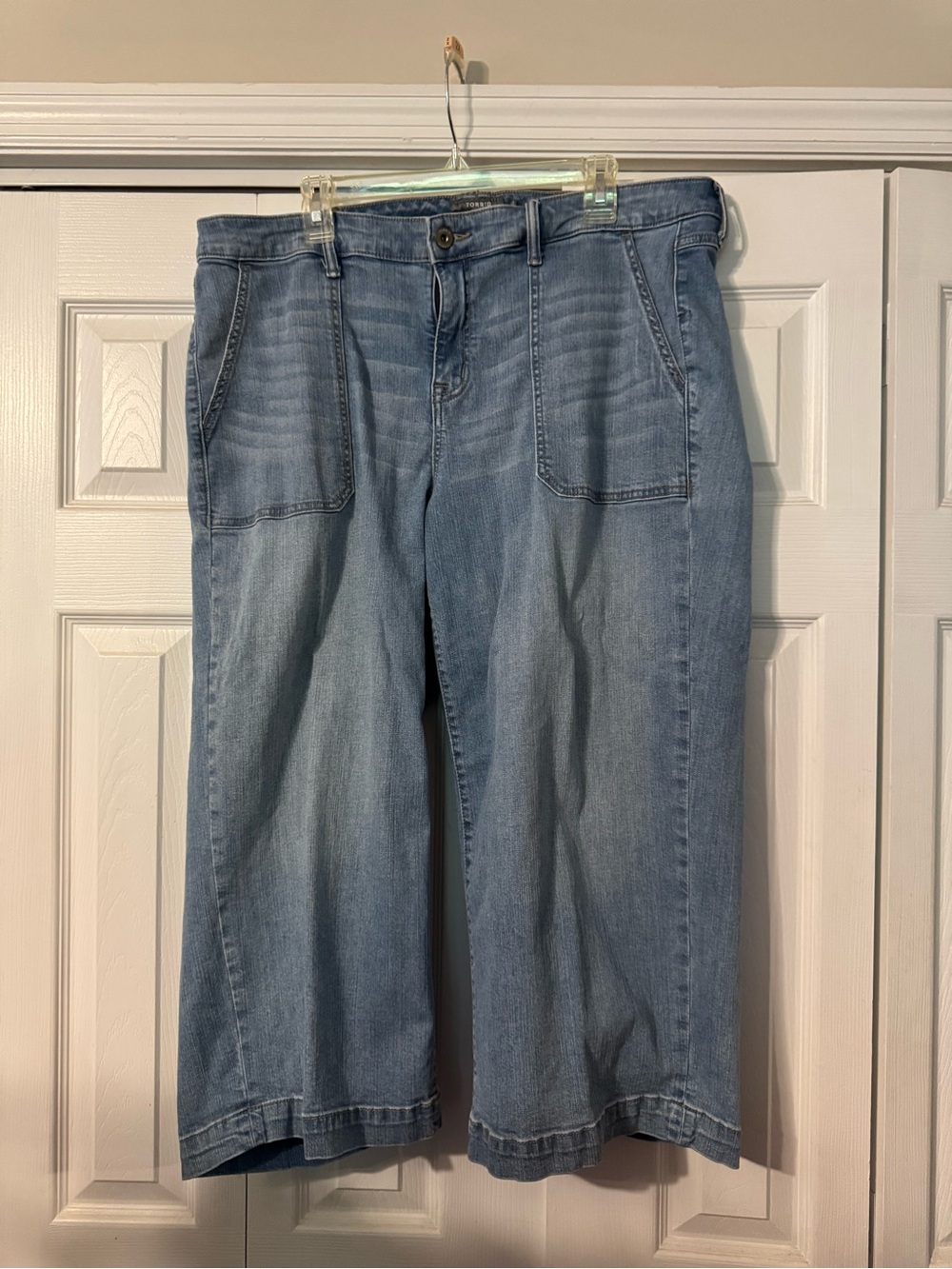 torrid Light Wash Blue Wide-Leg Denim Capris